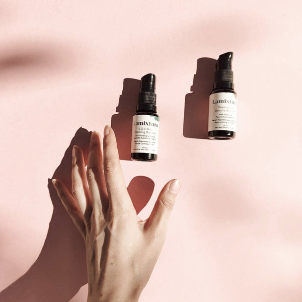 serums ricos en emolientes de calidad, como el escualano, o los aceites de camelia, de aguacate o de sésamo orgánico.