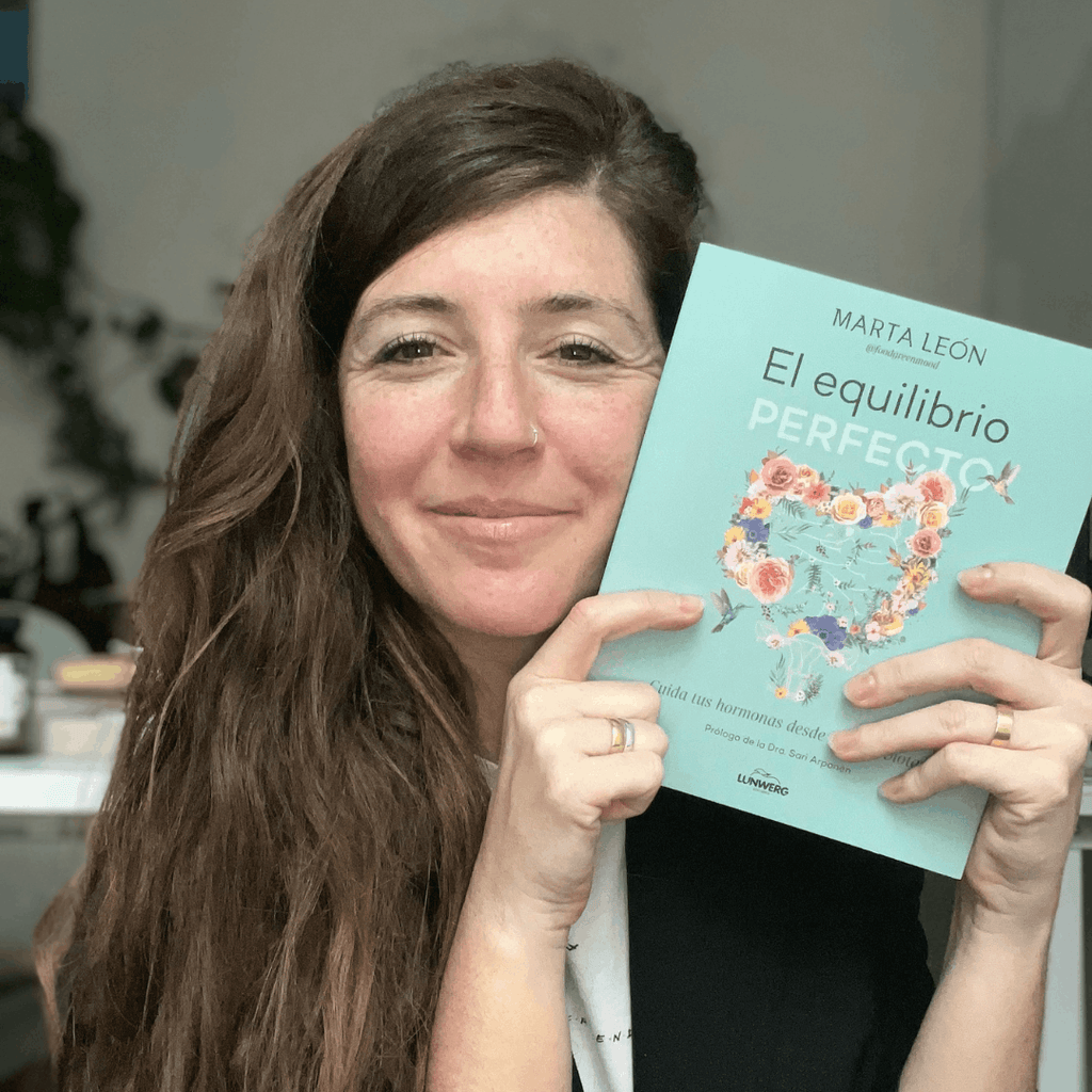 Libro "El equilibrio perfecto" de Marta León (@foodgreenmood) sobre salud hormonal
Cuida tus hormonas desde la microbiota
Prólogo de la Dra. Sari Arponen
